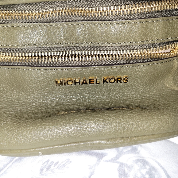 Michael Kors Olive Leather Bag with Gold Details - Picture 3 of 11